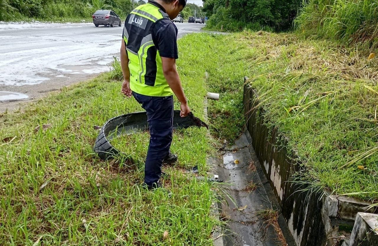 LUAS: Sisa buih ditemui 300 meter dari Sungai Langat, tiada loji henti tugas