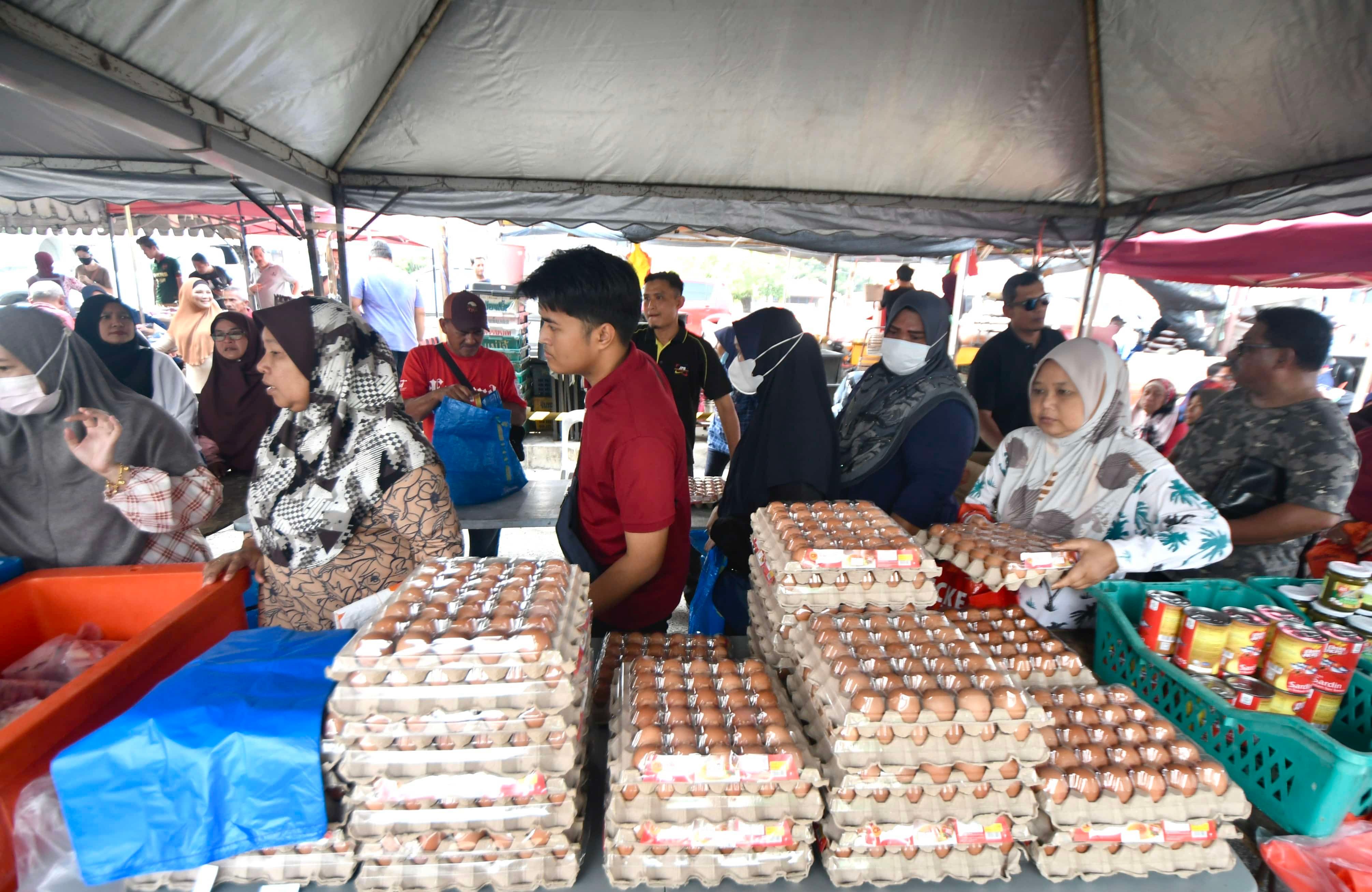 Jualan murah temui orang ramai di tiga lokasi hari ini
