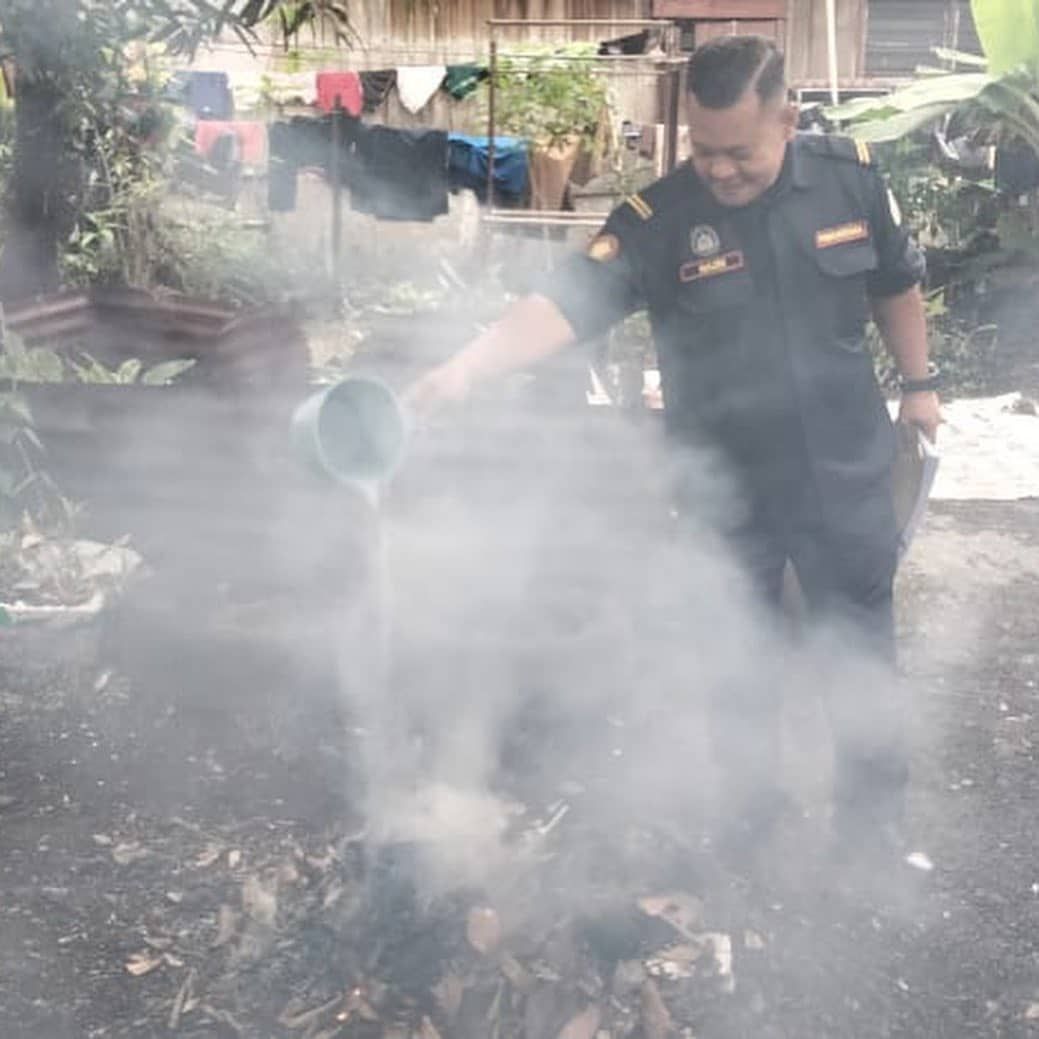 露天焚烧垃圾 安邦市会取缔开4罚单