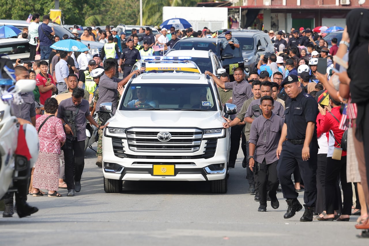 Kembara Kenali Borneo heads to Sri Aman, convoy gets ecstatic reception