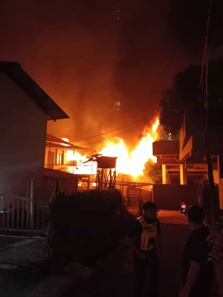 新山甘榜店屋失火 妇女窒息不治