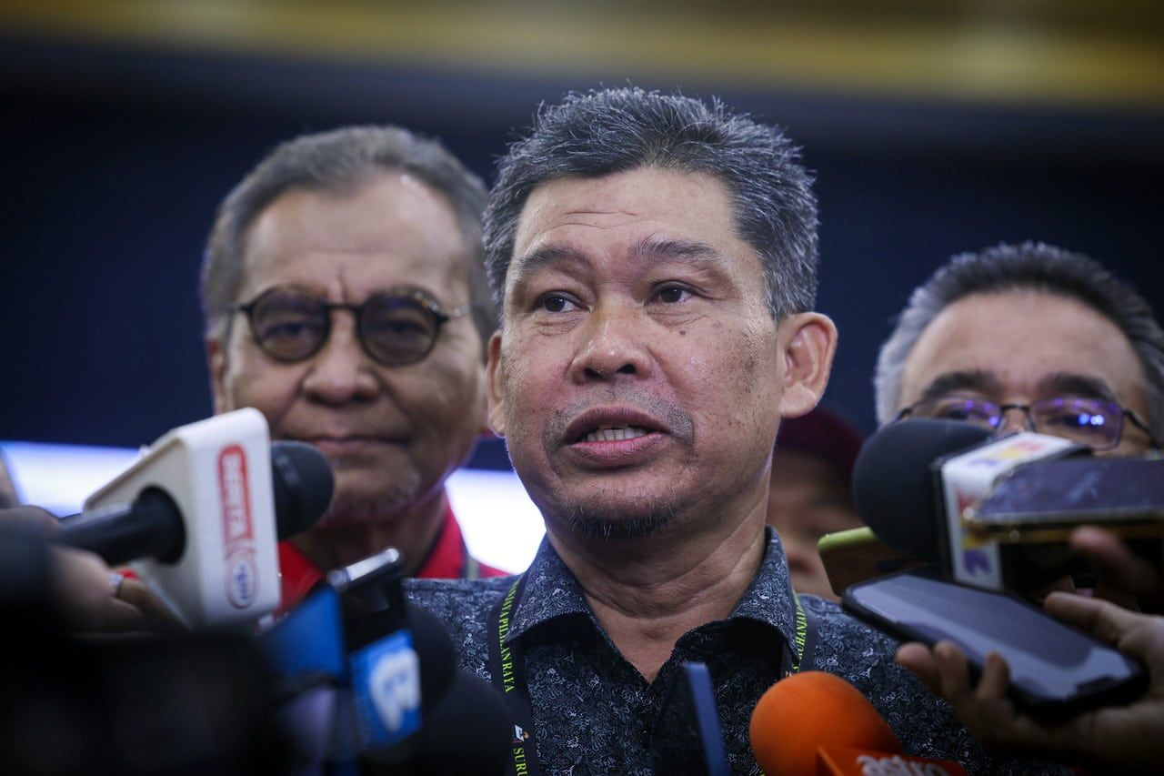 纳兹里宣誓就任新邦二南州议员