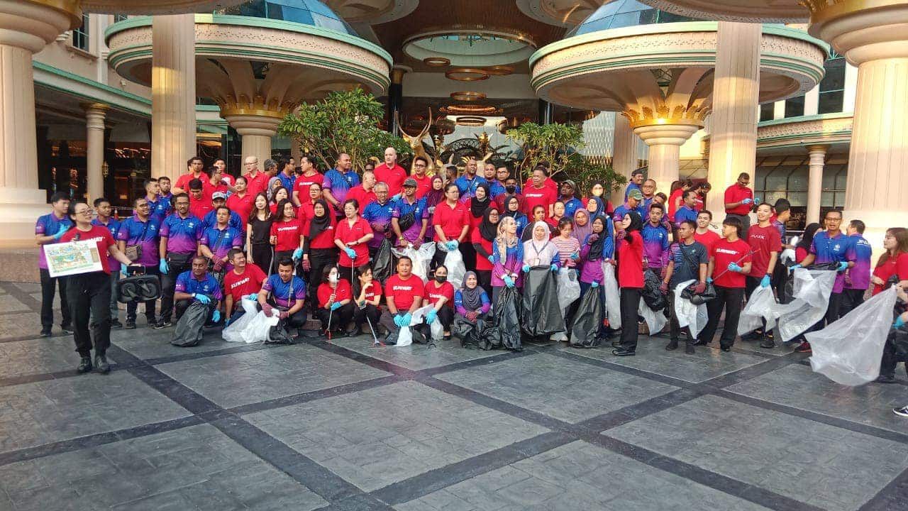 Kakitangan MBSJ, Sunway Resort Hotel bergotong-royong, kutip lebih 190kg barang kita semula