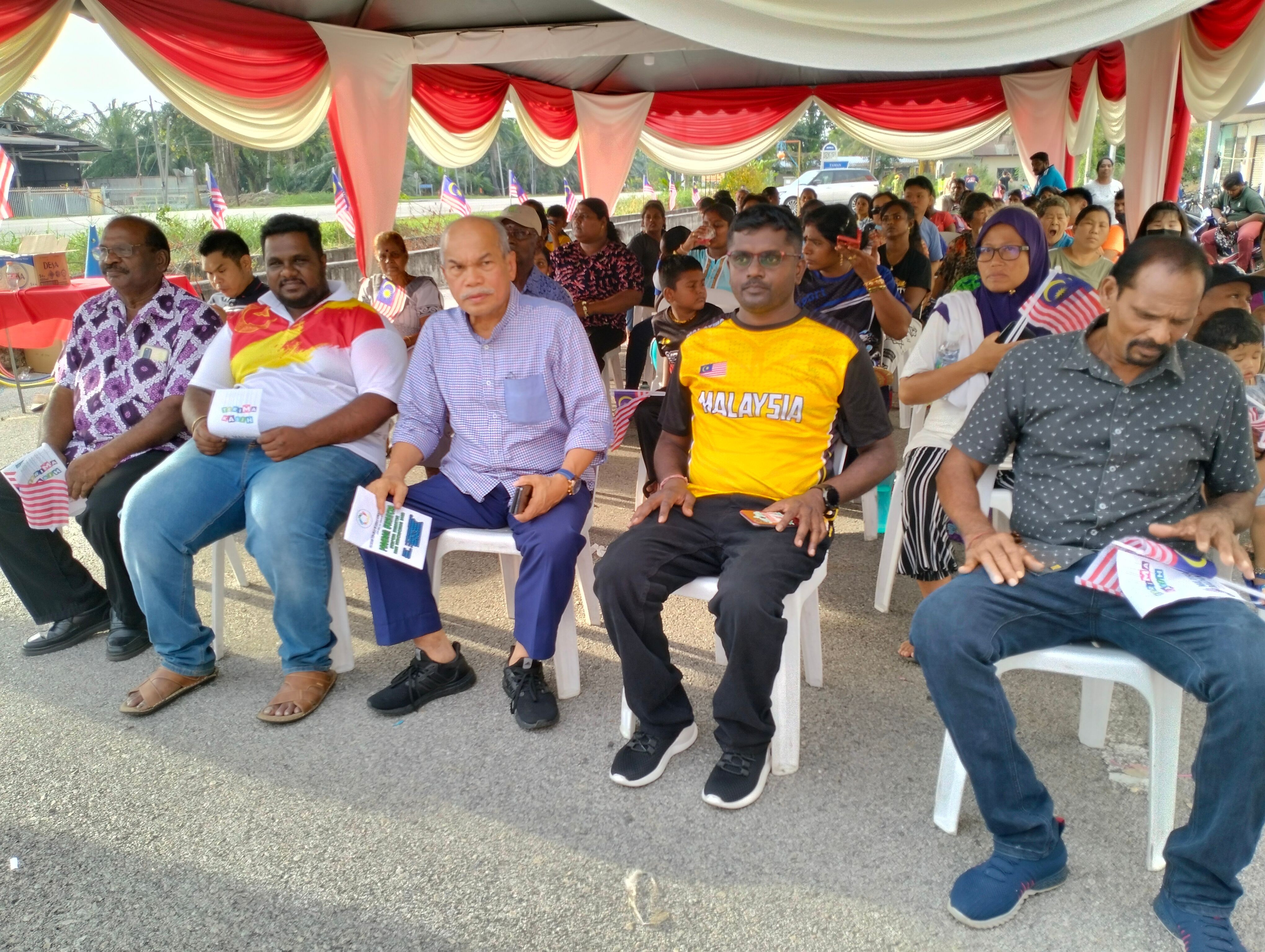 ஜெராம்  தாமான்  செத்தியா பூடியில்  தேசியத் தின கொண்டாட்டம் இந்தியர் சமூக பொது நல ஒருங்கிணைப்பு சங்கம் ஏற்பாட்டில் 