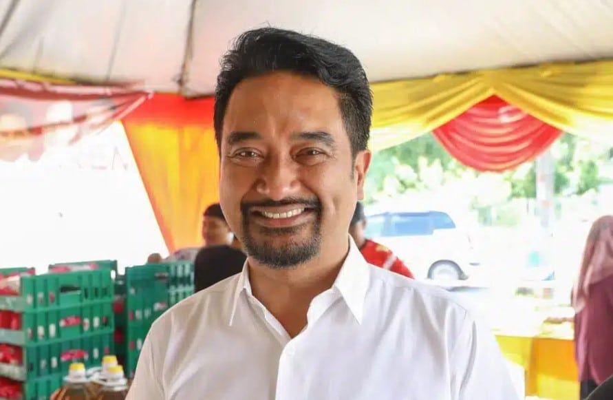 阿兹米占任雪后座议员主席