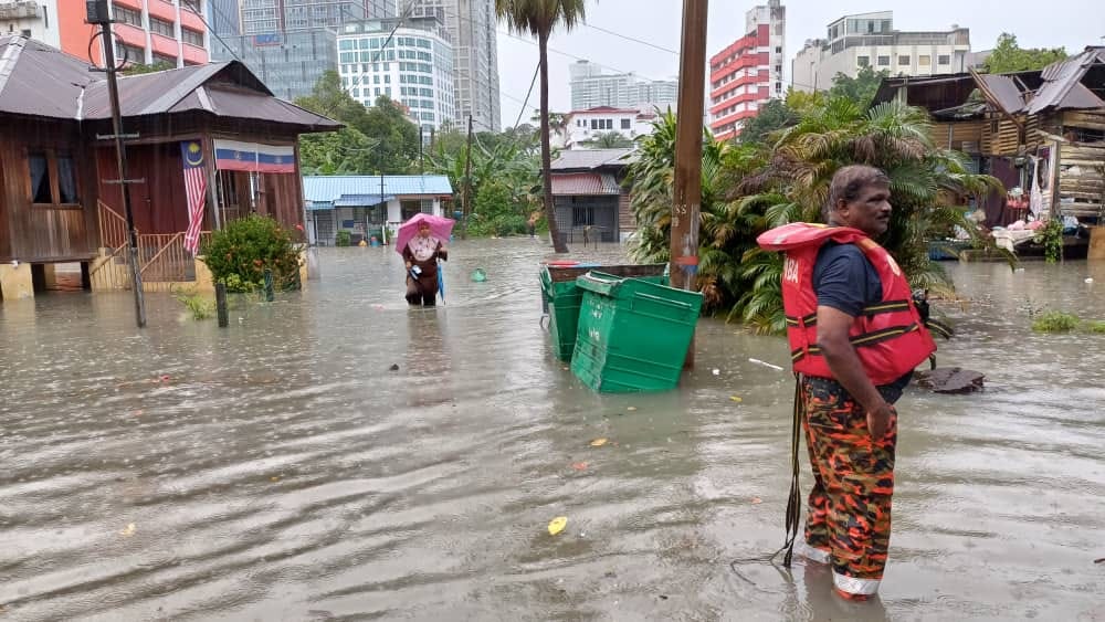 Banjir kilat di Chow Kit, 19 penduduk dipindah ke PPS