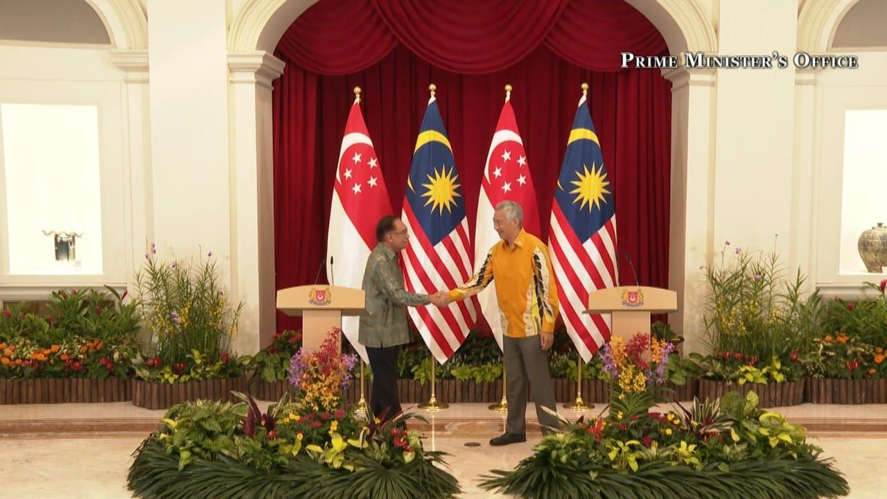 马新研究经济特区发展重点    李显龙：料明年初签备忘录