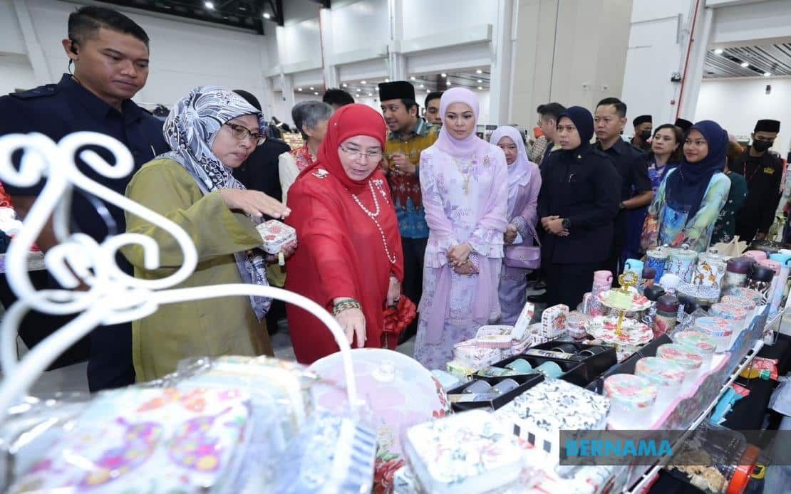 Queen graces Arts, Crafts Expo 2023