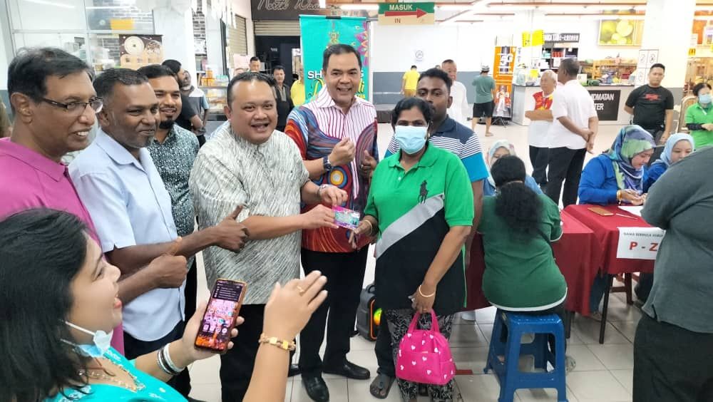 டுசுன் துவா தொகுதியில் 350 பேருக்குத் தீபாவளி பற்றுச்சீட்டு விநியோகம்