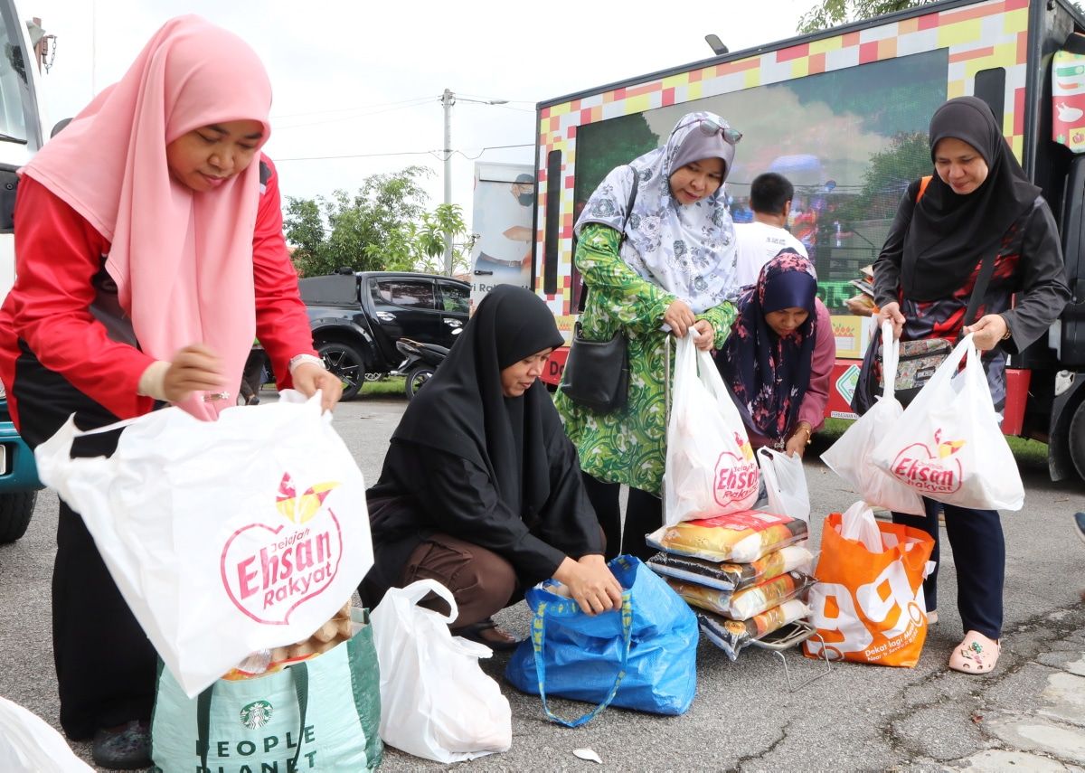 Jualan murah barangan dapur di Sungai Tua, Sabak, Permatang pagi ini