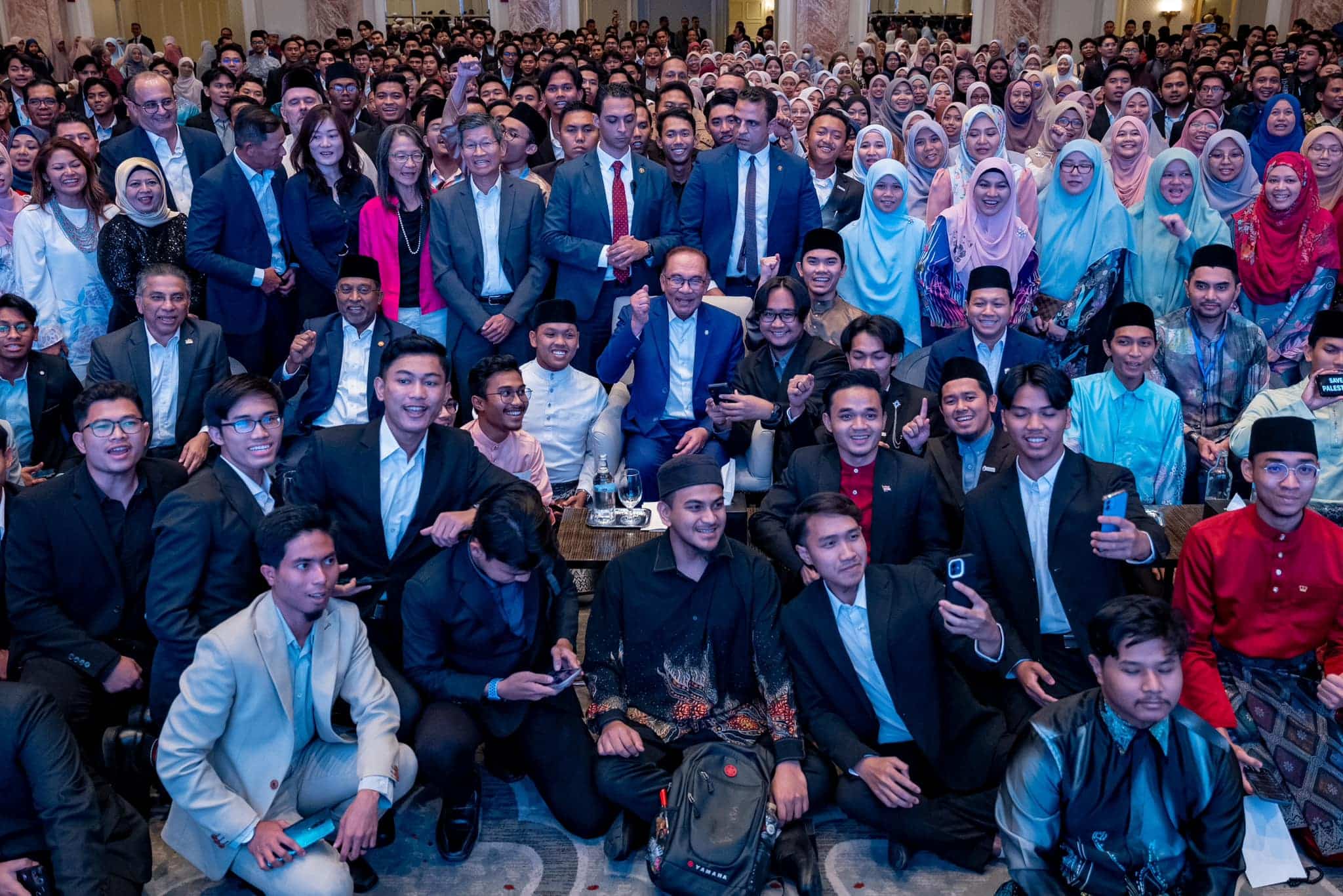Issue of 60 students from Pahang 'stranded' in Egypt resolved — Anwar
