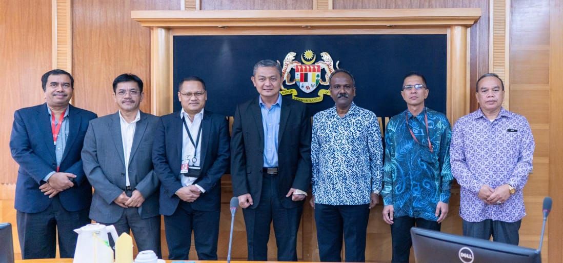 சுங்கை புவாயா - எல்ஃபில் தோட்ட வீடமைப்புத் திட்டம் தொடர்பில் சைம் டைர்பி நிறுவனத்துடன் அமைச்சர் சிவகுமார் பேச்சு