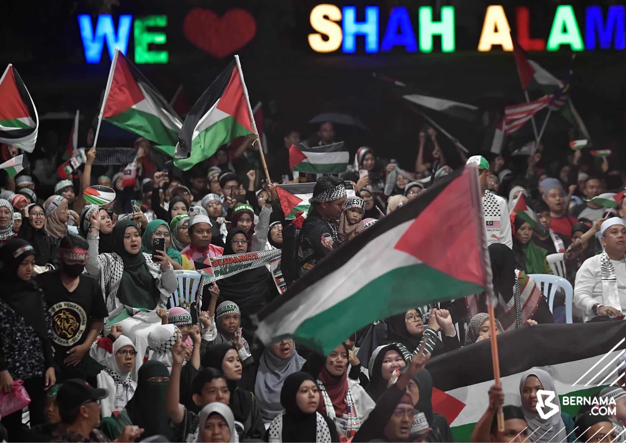 Strong crowd brave rain at Selangor, Penang pro-Palestinian gatherings