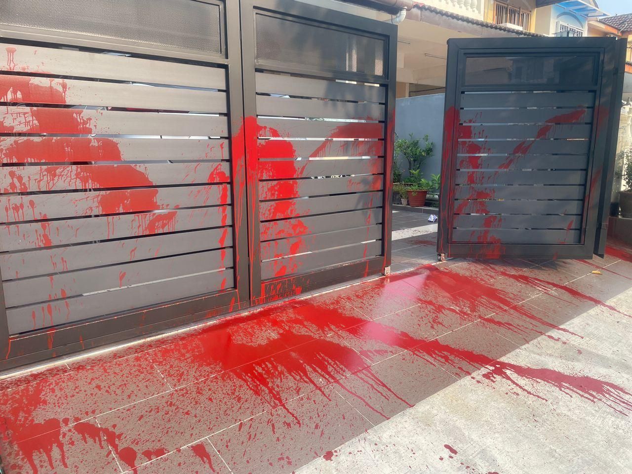 越堤族误坠借贷陷阱 阿窿跨国到老家泼漆追债