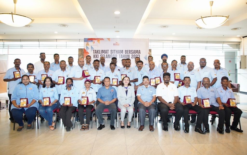 இந்திய தலைவர்களுக்கு  சித்தம் பாராட்டு