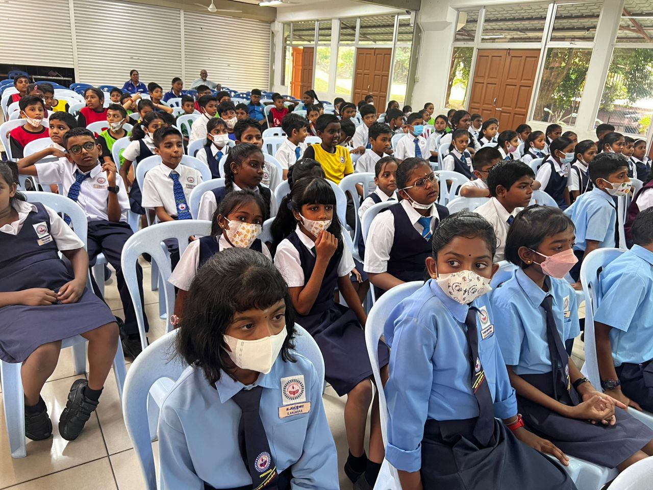 கல்வியை பாதியில் கைவிடும் மாணவர்கள் எண்ணிக்கை குறைந்து வருகிறது