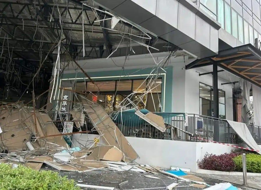 购物中心天花板坍塌 3人受轻伤