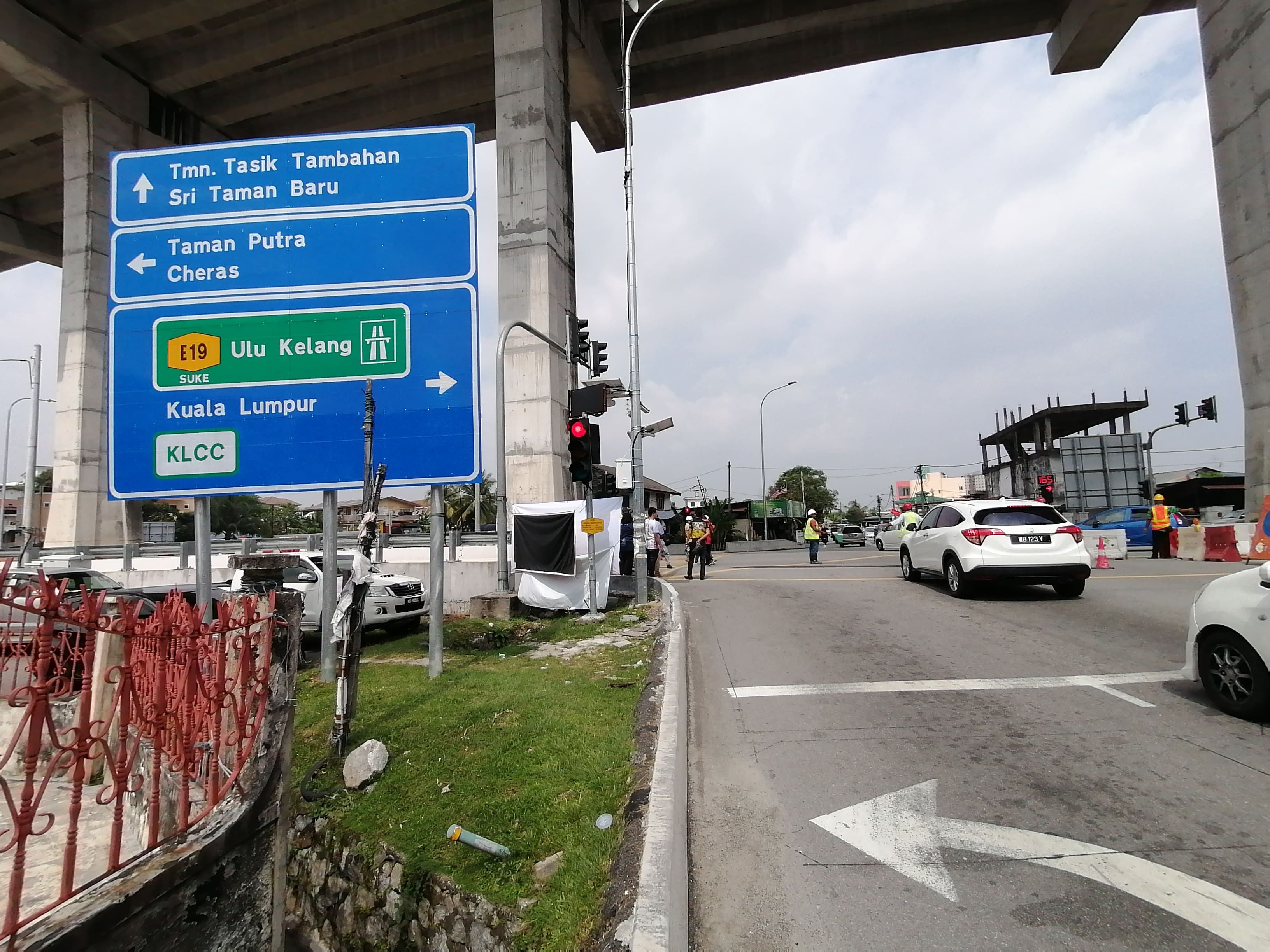 安邦打昔E路路口将局部关闭 让路水管工程.改进水供服务