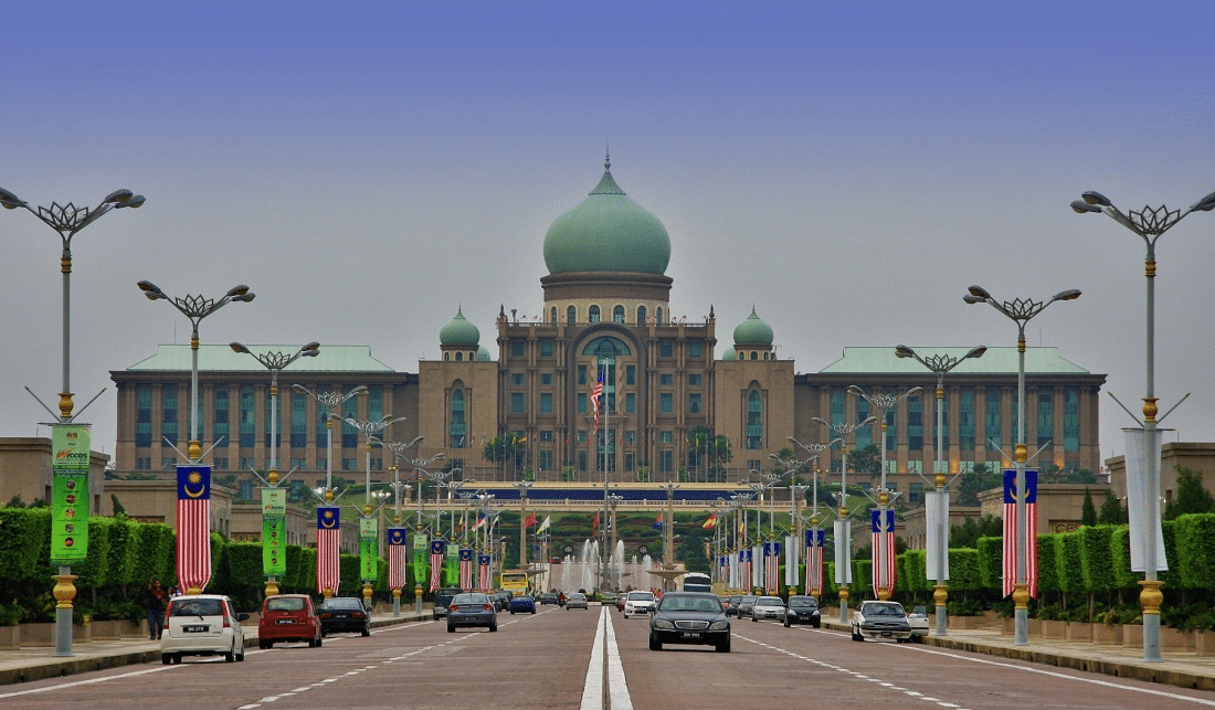 அமைச்சரவை மாற்றம் நடக்கலாம்- துணைப் பிரதமர் கோடி காட்டினார்