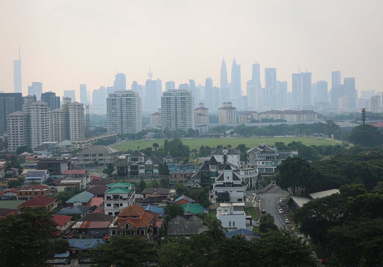 Five Selangor areas record unhealthy air this evening