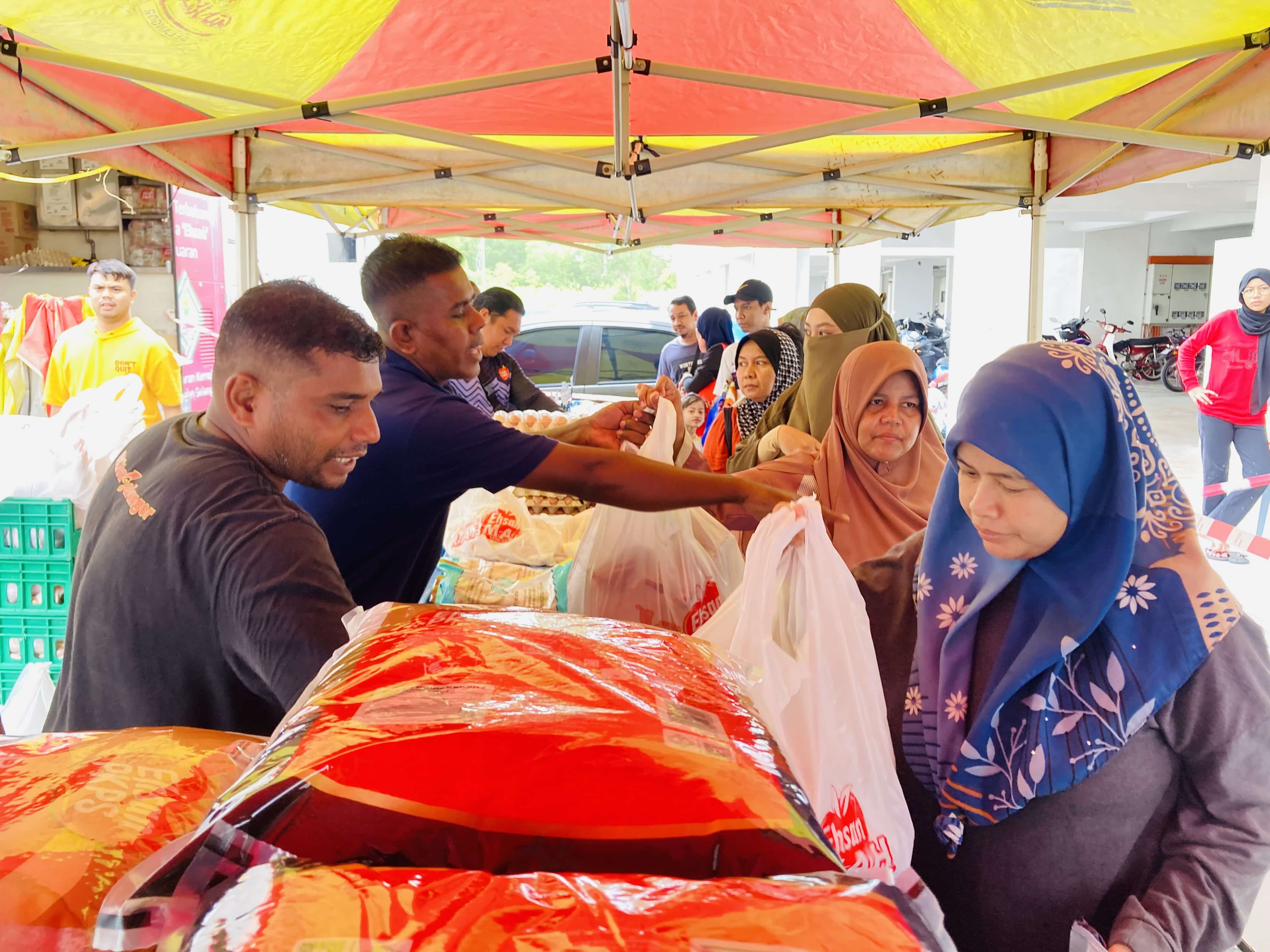 Barang kering Ehsan makin dikenali, jadi pilihan di jualan murah