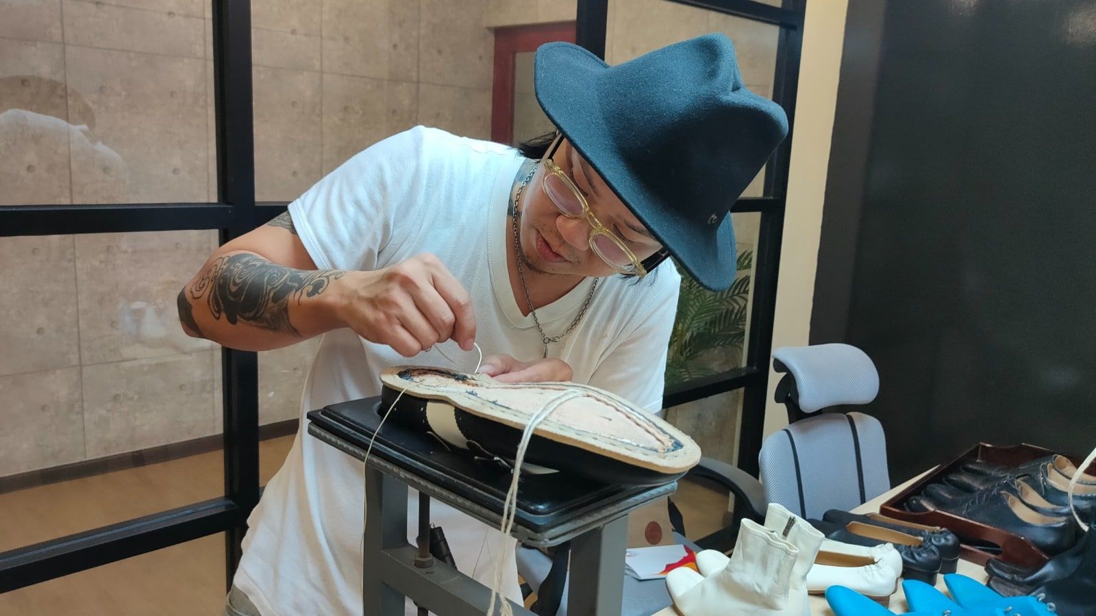 【匠心精神系列1/3】疫后回流创立本土制鞋品牌 王伟杰：客制品非富人专利