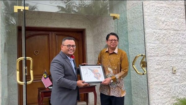 雪大臣与驻约旦大使会面 讨论当地州大学生课题