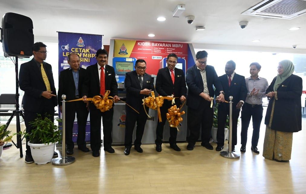 供打印商业执照.缴杂费   灵市8地点设自动服务机