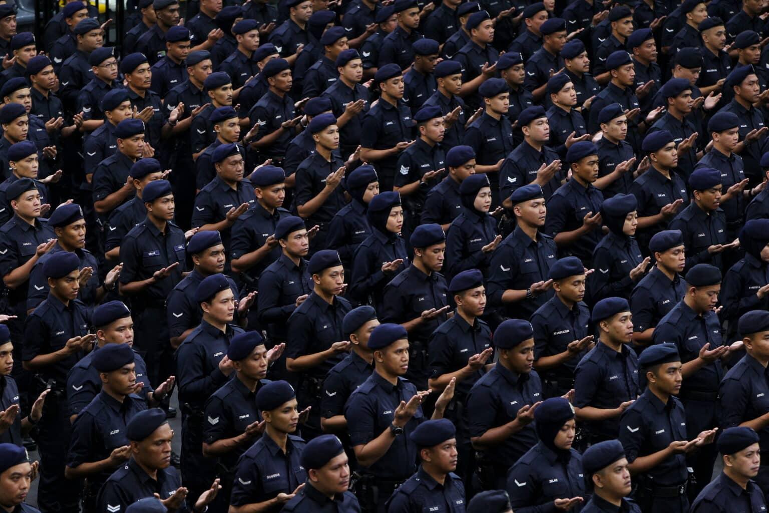 Kerajaan kaji penstrukturan semula gaji, emolumen anggota polis