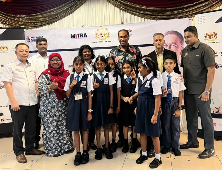 நாடு முழுவதும் உள்ள 525 தமிழ்ப் பள்ளிகளுக்கு 6,000 மடிக்கணினிகளை மித்ரா வழங்கும்