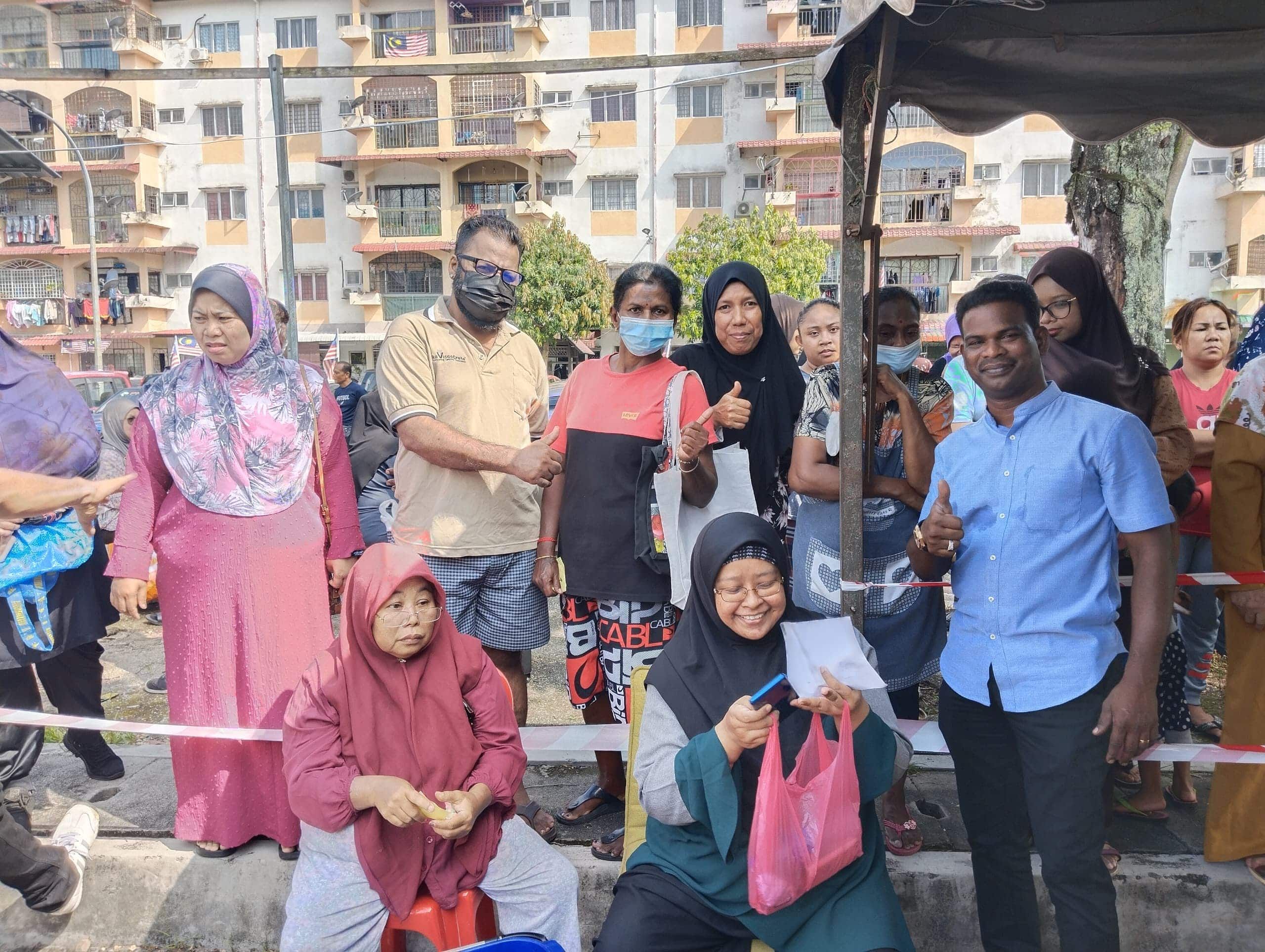 ஸ்ரீ மூடாவில் ஏஹ்சான் ரஹ்மா மலிவு விற்பனை- 400க்கும் மேற்பட்டோர் பங்கேற்பு