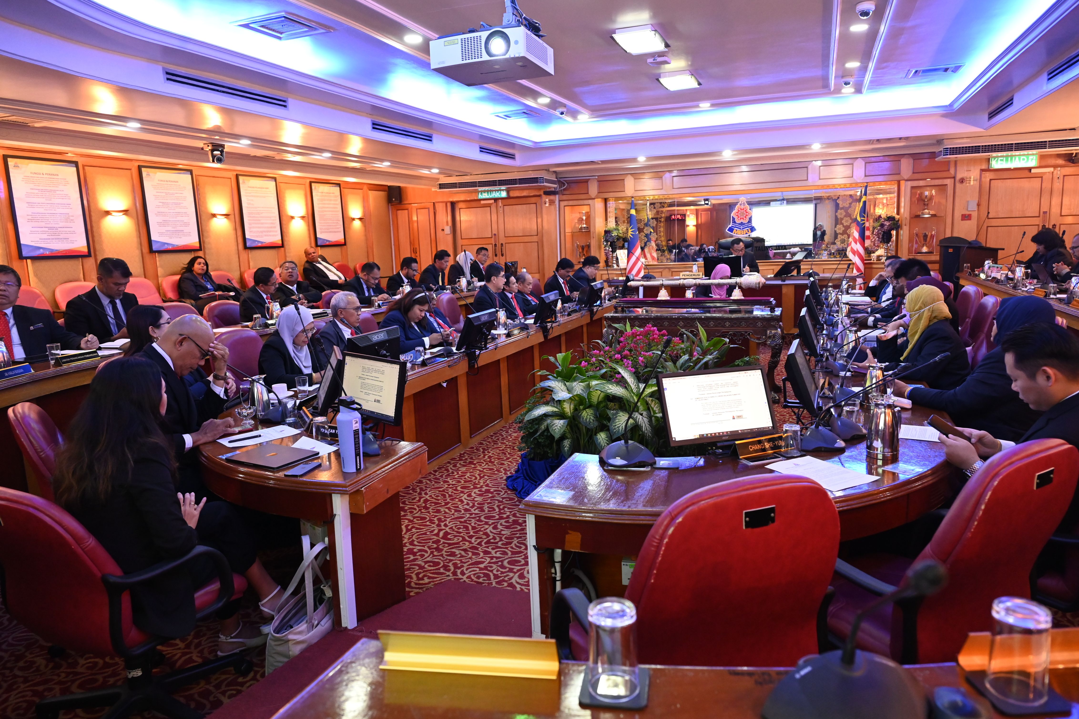 Batal lesen perniagaan premis jika cat petak parkir tanpa kebenaran