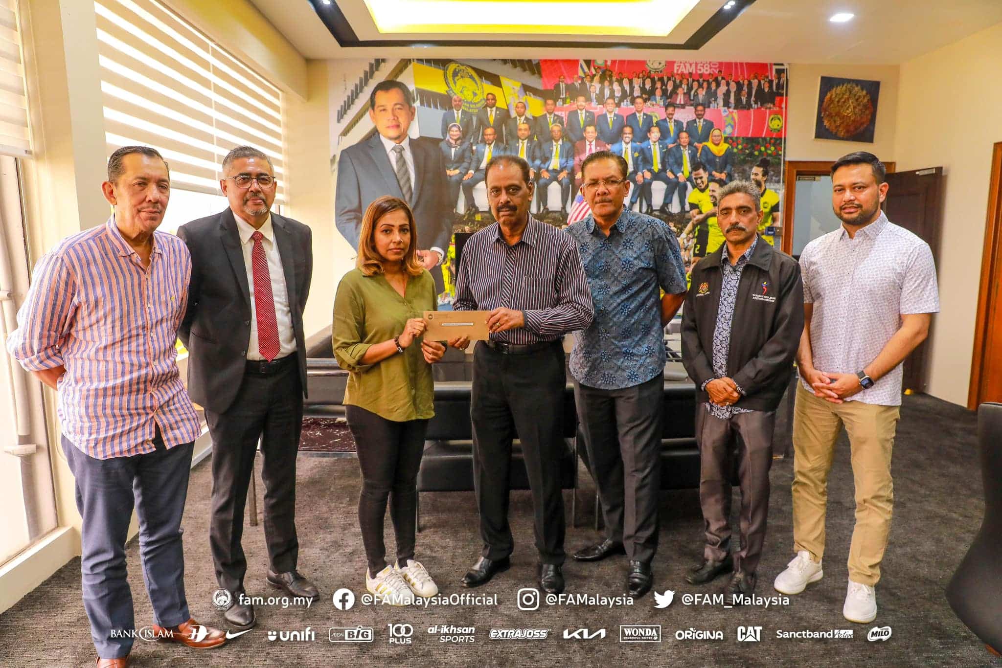 Sathianathan's widow receives contributions from FAM, MFL, Yakeb