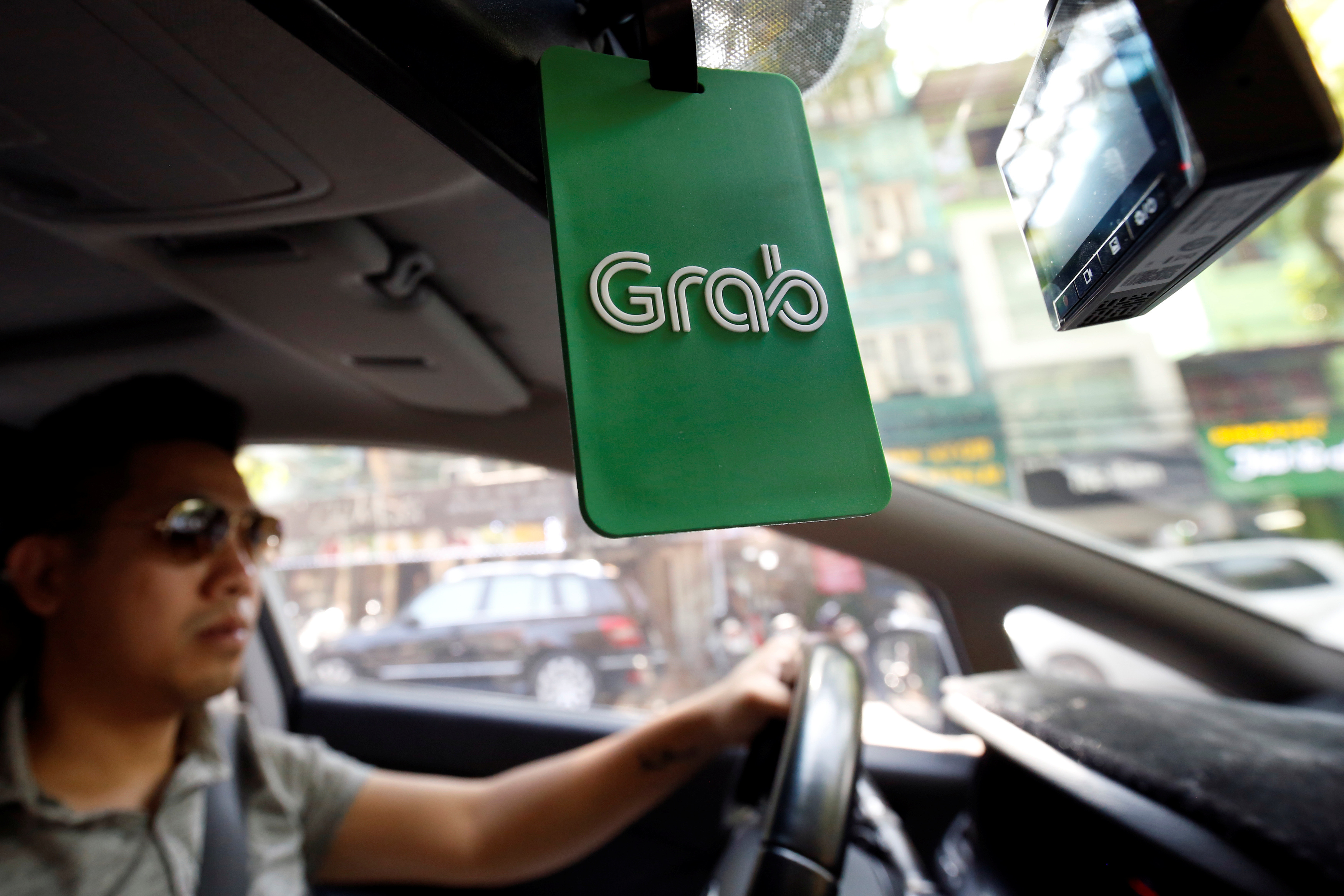 Government has no plans to regulate e-hailing fares —Minister
