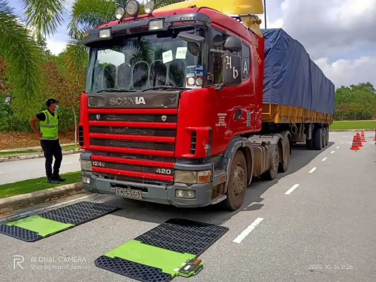 சாலை விதிகளைக் கடைபிடிக்கும் போக்கு வர்த்தக வாகன ஓட்டுநர்களிடம் குறைந்து காணப்படுகிறது- ஜே.பி.ஜே.