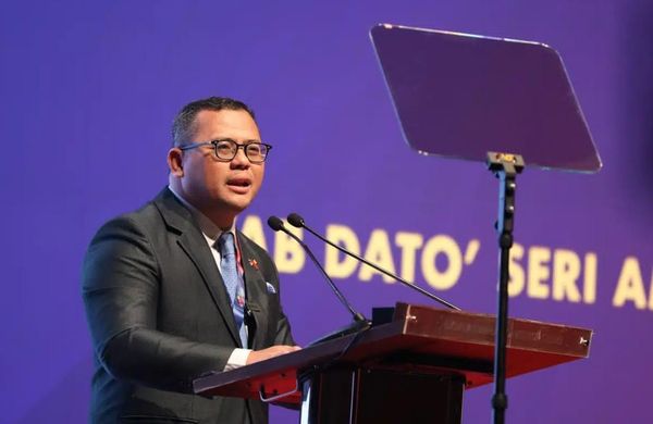 创造高薪就业机会 阿米鲁丁改善人民生活