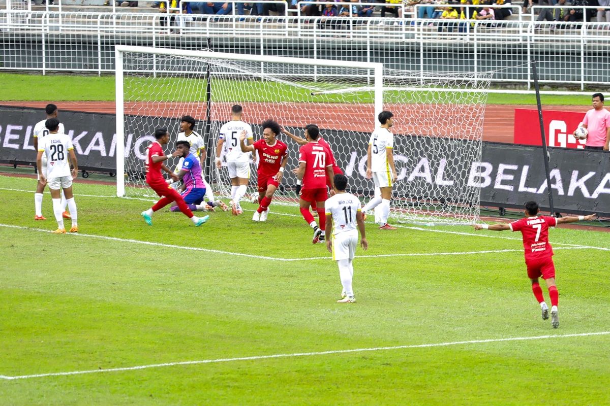 Selangor belasah Perak 4-0 di laman sendiri