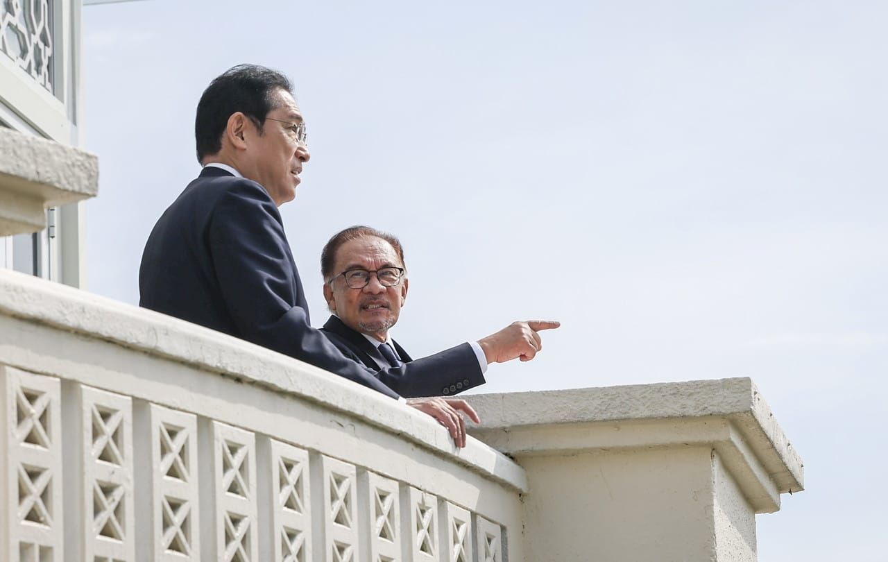 标志双方友好合作半世纪 东盟日本纪念峰会明登场