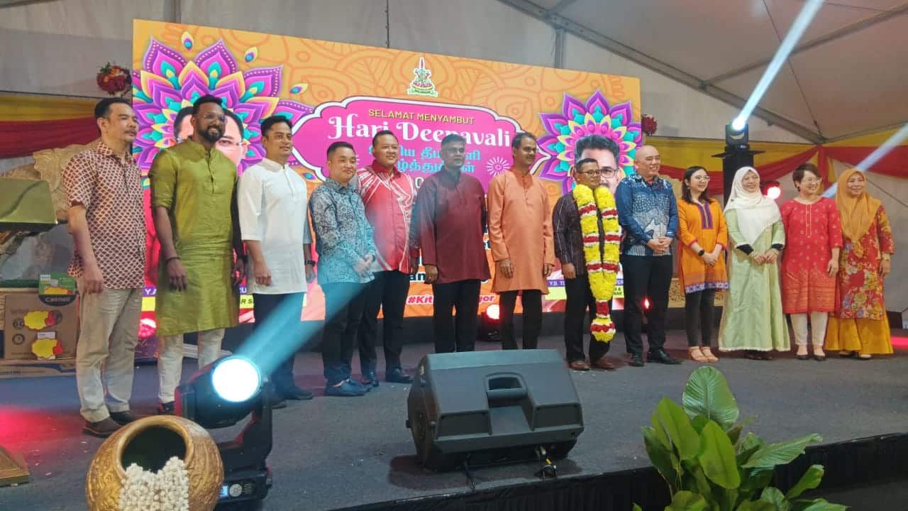 சிலாங்கூர் மாநில தீபாவளி கொண்டாட்டம் கோலாகலமாக  நடைபெற்றது.