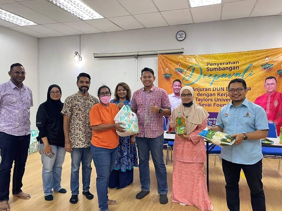 பத்து தீகா தொகுதி ஏற்பாட்டில் 114 பேருக்குத் தீபாவளி அன்பளிப்பு