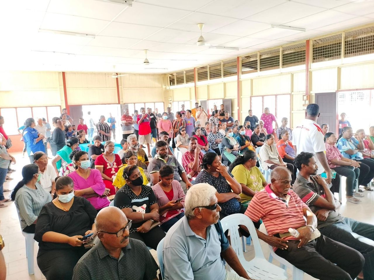 கோல லங்காட்டில் 300 குடும்பங்களுக்கு மனிதவள அமைச்சர் வாயிலாகத் தீபாவளி அன்பளிப்புகள் விநியோகம்