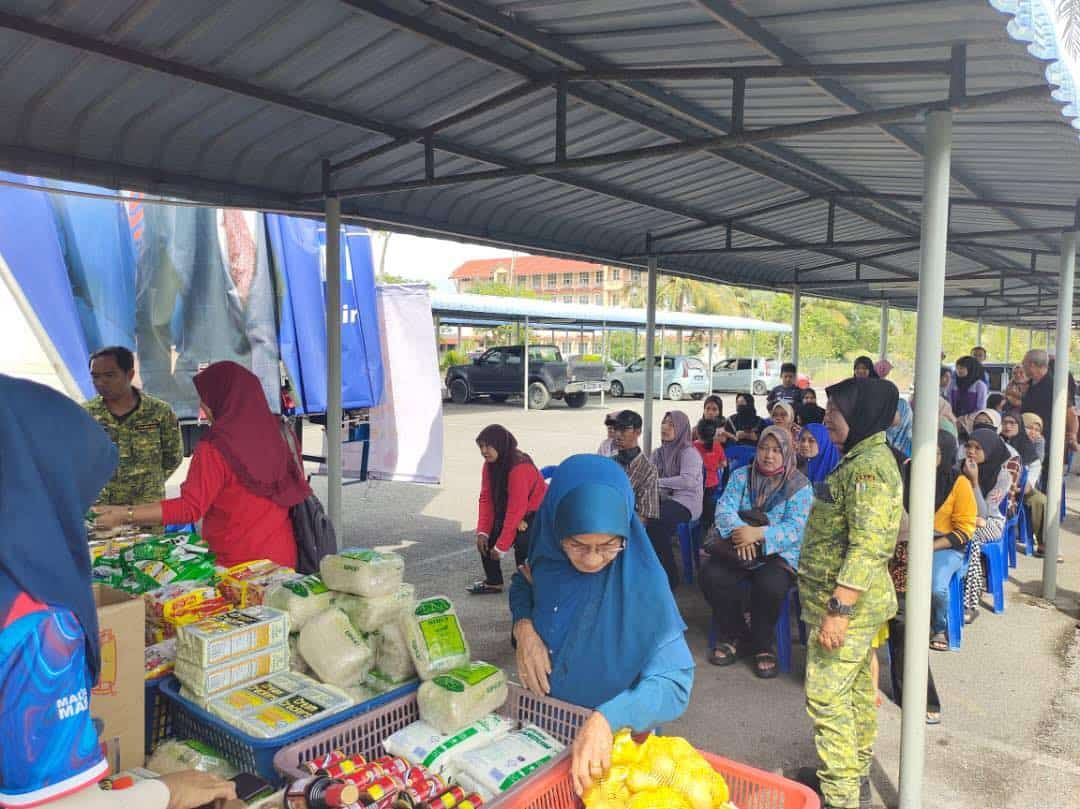 Orang ramai serbu Jualan Rahmah Bergerak, nikmati harga rendah