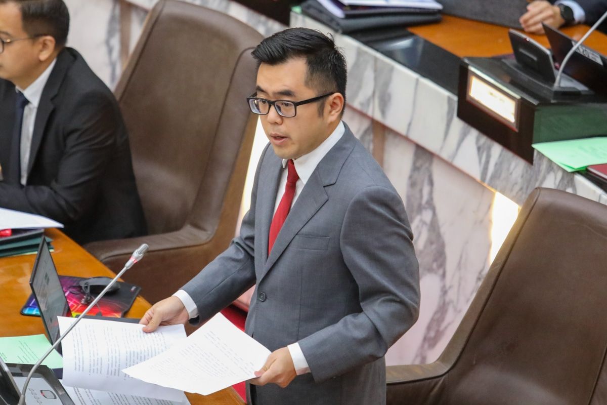 蔡伟杰冀菁乡岭增诊所学校 改进公交生态.设摩托专用道