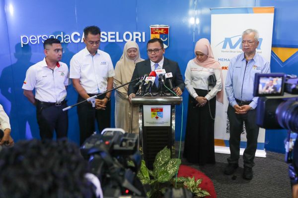 MB: Keluarga terjejas banjir terima bantuan kewangan RM500