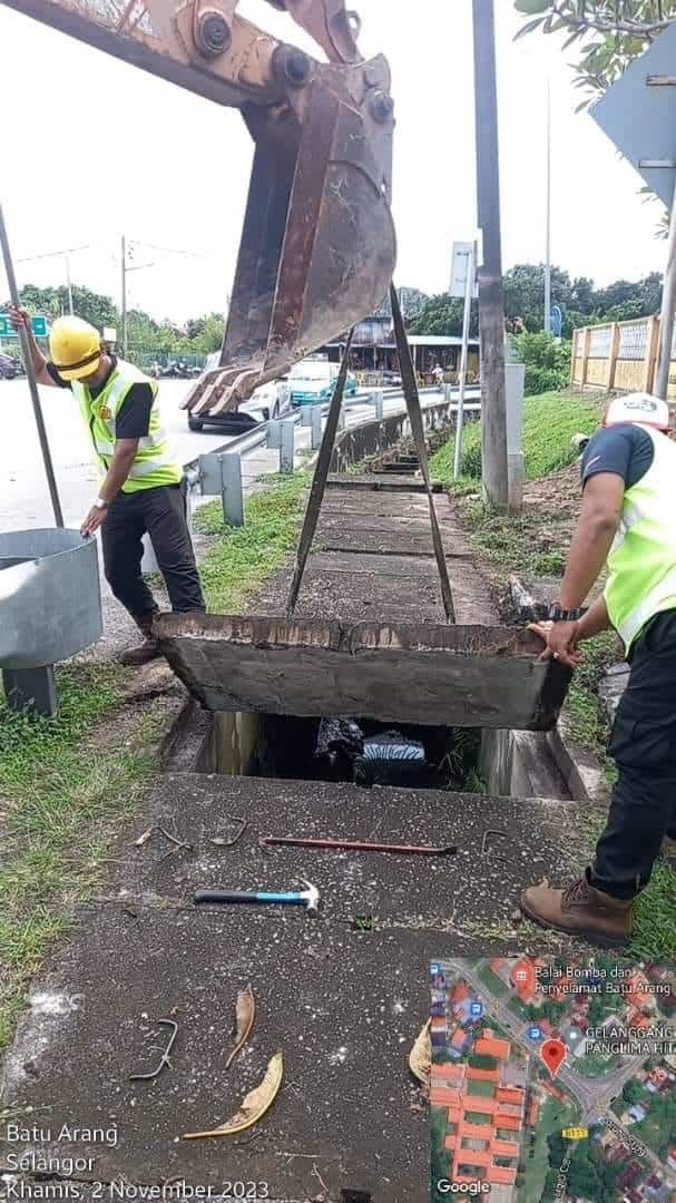 煤炭山中学沟盖掉落露8尺深沟 工程局迅速重铺保障学子安全