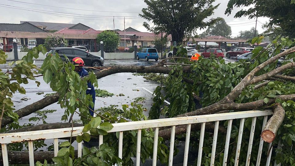 Ribut landa Pendang, 24 rumah penduduk rosak