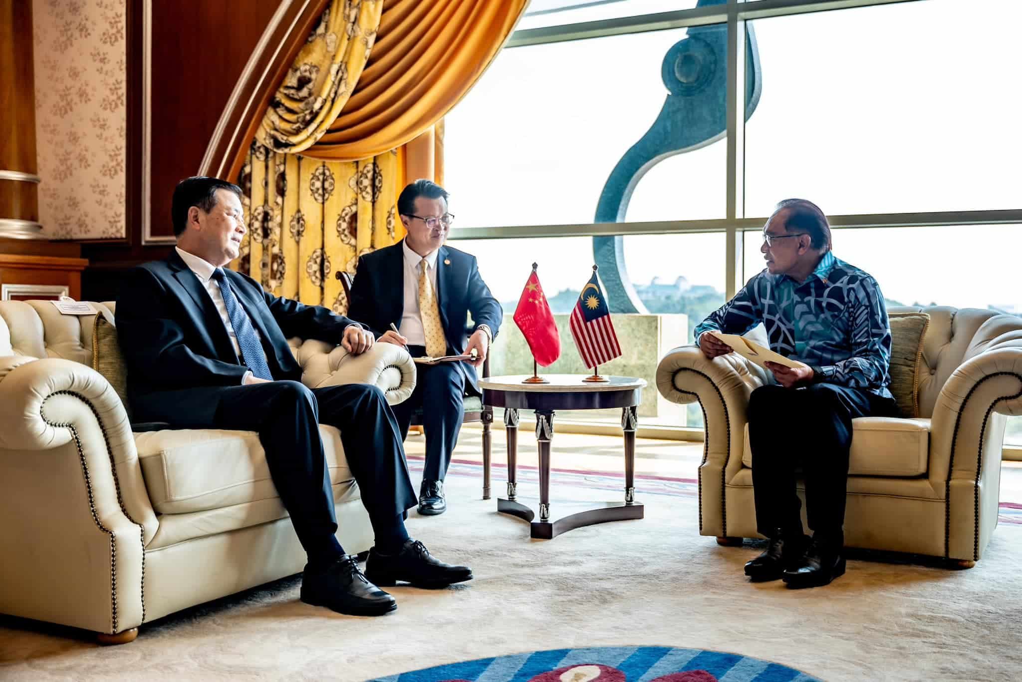 安华晤王小洪约一小时 发函邀习近平明年访马