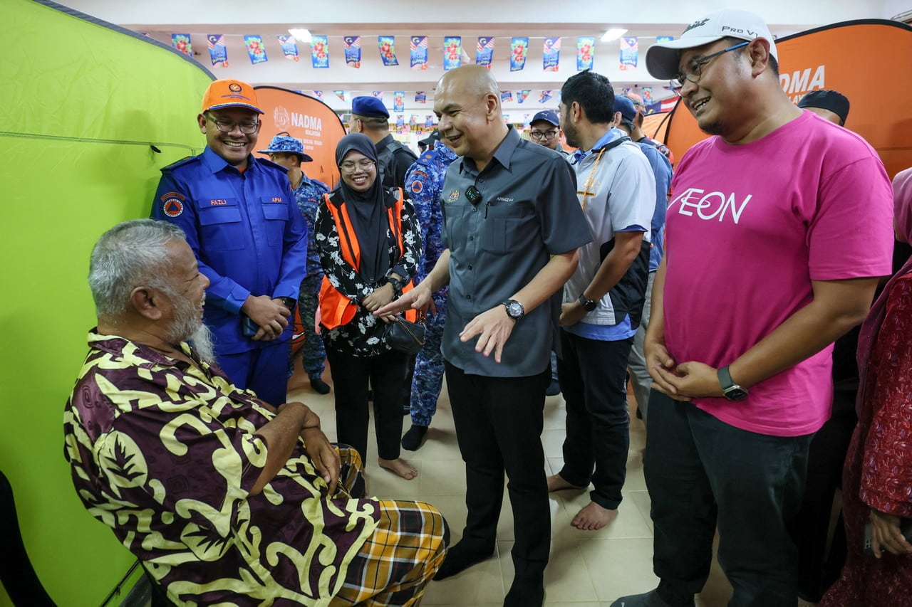 Terengganu, Kelantan flood victims drops to almost 700