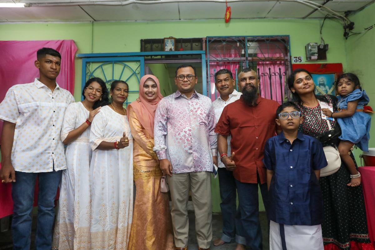 MB dan isteri ziarah, santuni masyarakat India di Sungai Tua