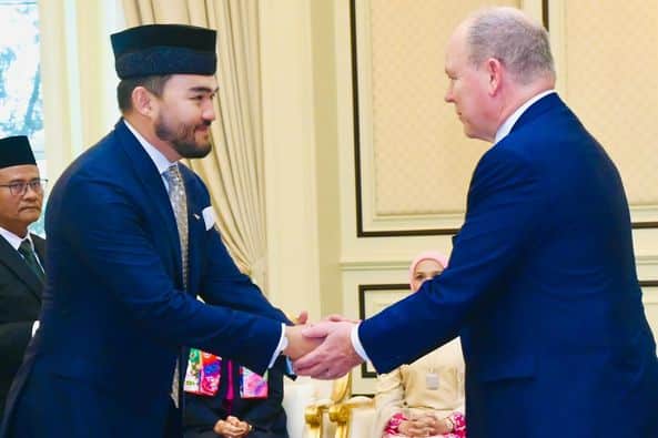 Selangor Raja Muda receives honorary medal from Monaco Prince 
